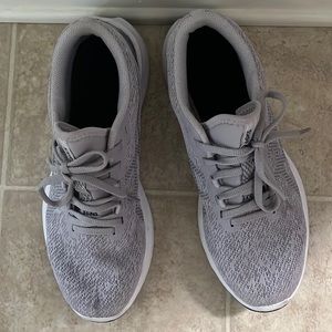 Oasis one time used sneakers size 8